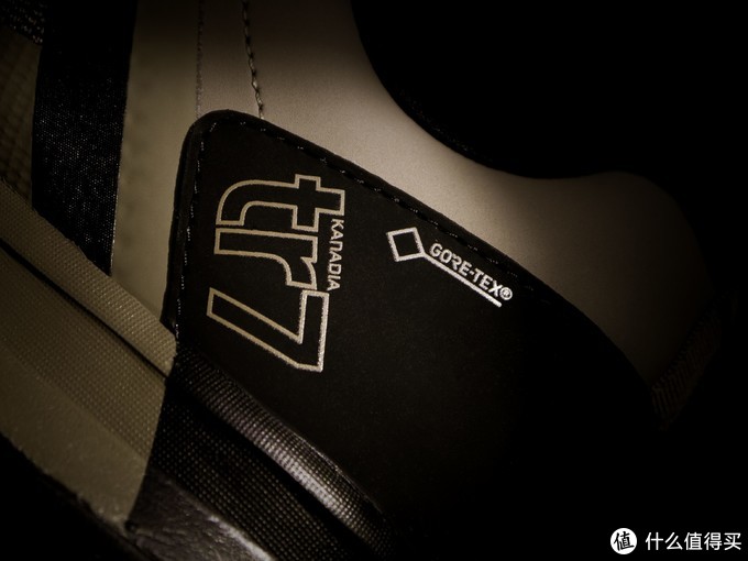 阿迪达斯耐磨实战篮球鞋灰蓝开箱,阿迪达斯新出的boost球鞋