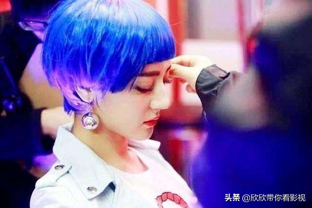 迪丽热巴丸子头加蝴蝶结发型,迪丽热巴同款发型双丸子头