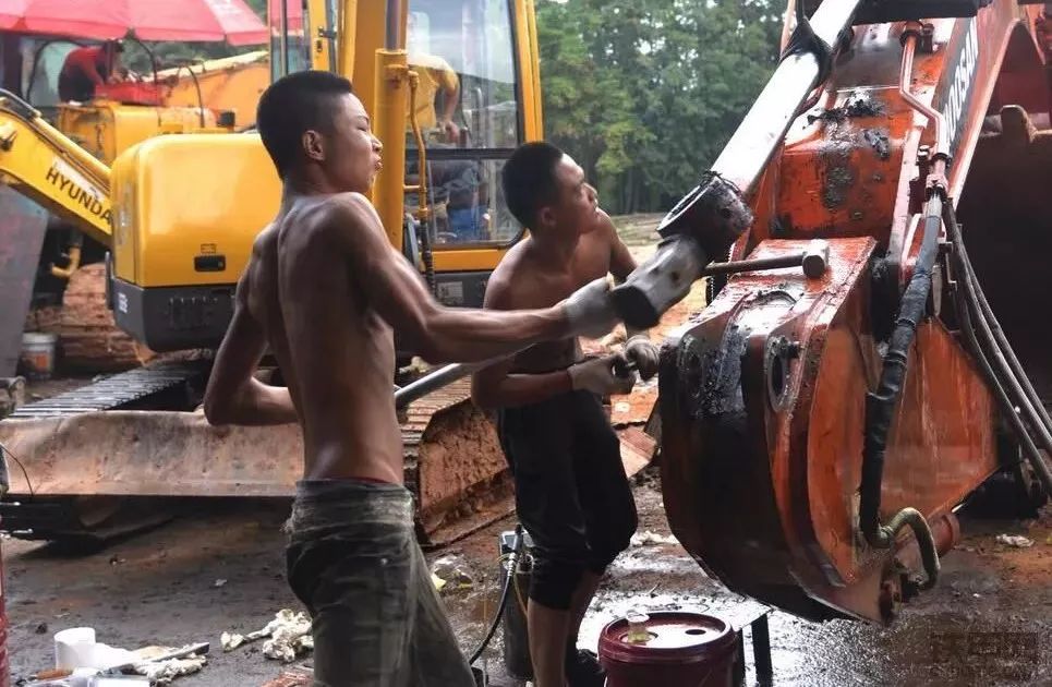 开挖机好还是铲车好,开挖机好还是数控好