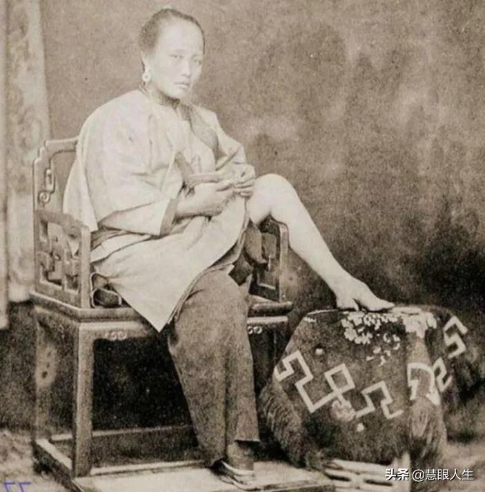 相比美女黑丝.古代男人更爱高跟鞋？高跟鞋发展史有多奇葩？