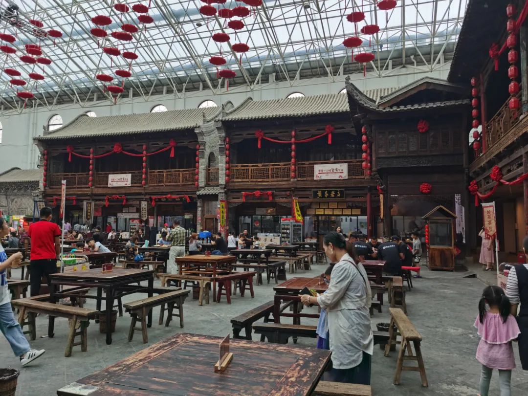 建业足球小镇一日游攻略,建业足球小镇附近有什么玩的