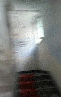 贾玲在沙发上翘二郎腿搞笑图片,贾玲跷二郎腿动图下载