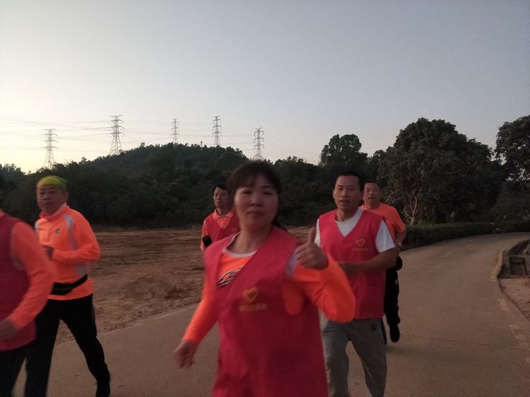 魅力深马，微马同行！六约微马助力深圳国际马拉松