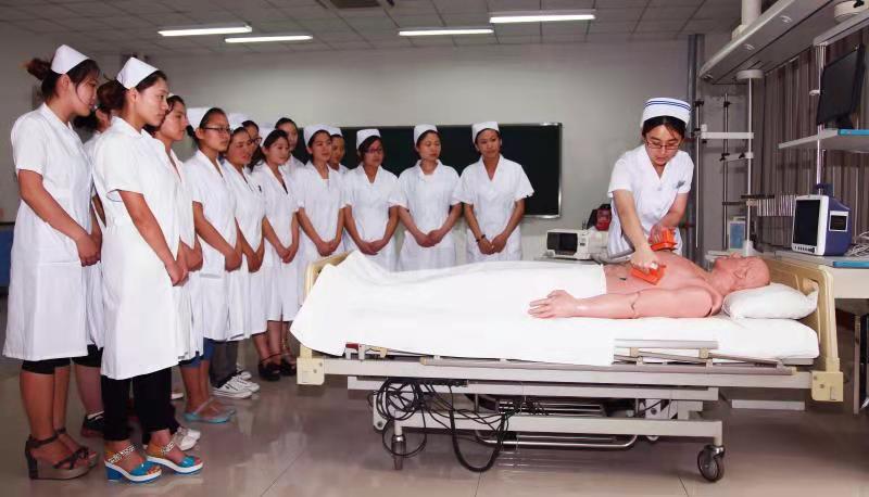 中专护士和卫校的区别,中专护士和大专护士工资相差多少