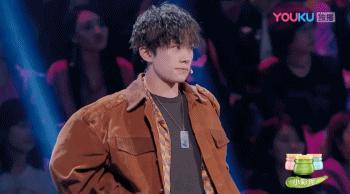 刘浩存看易烊千玺眼神,易烊千玺看王源演唱会