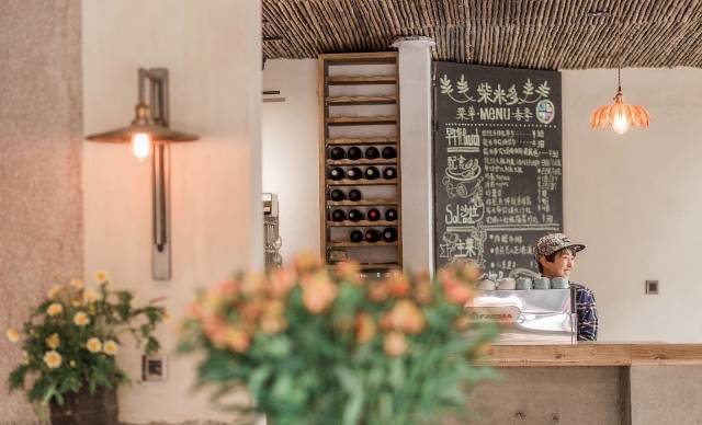 他在大理租下23个足球场大的地方，种菜、养牛、建农场日子过成诗