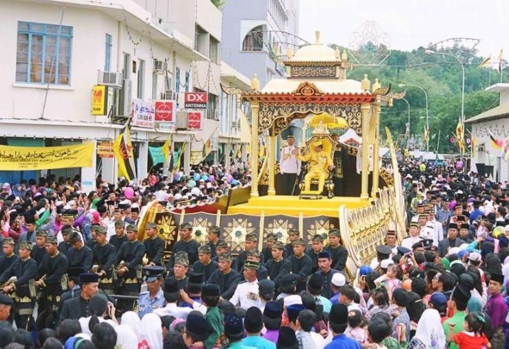 谁是足球远动员首富？此人财产是梅西33倍，如今用心做公益事业