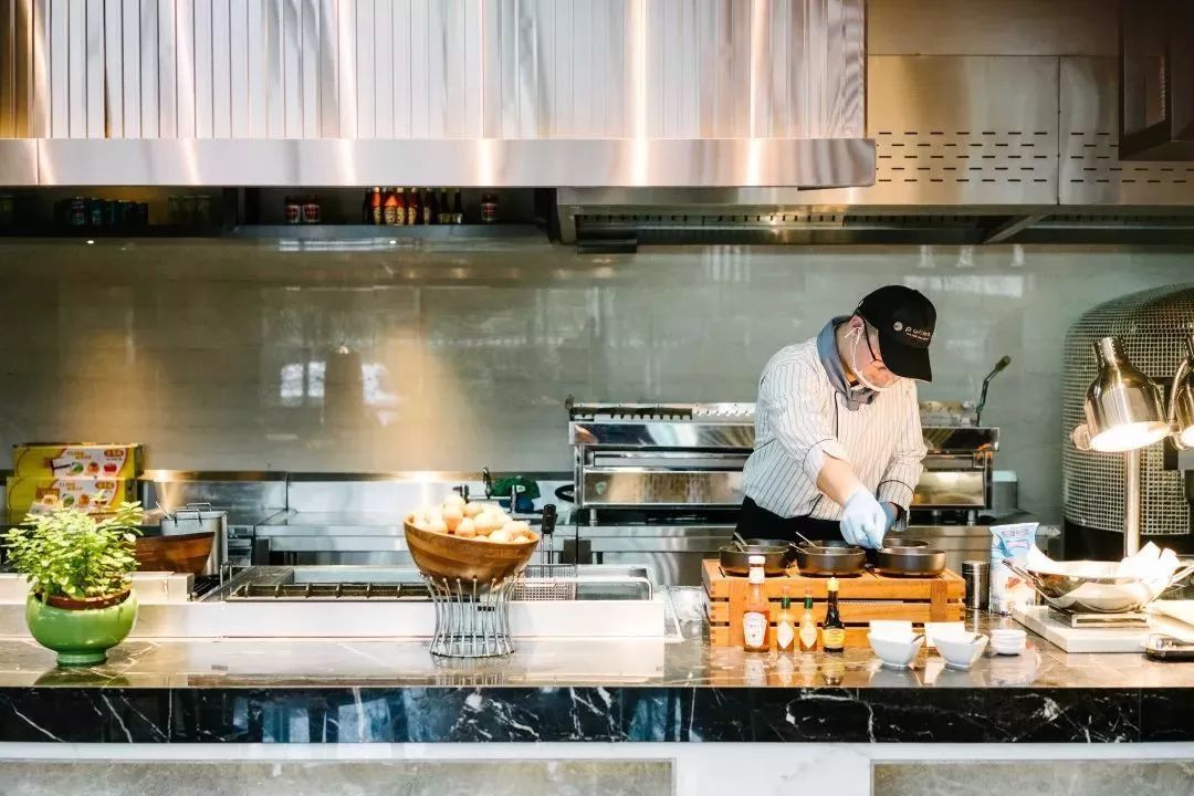 享受睡在床上看海,躺在床上看海的海景房