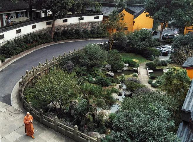 灵隐寺招人，10万网友求职上热搜！4点下班、KPI随缘，条件就一个