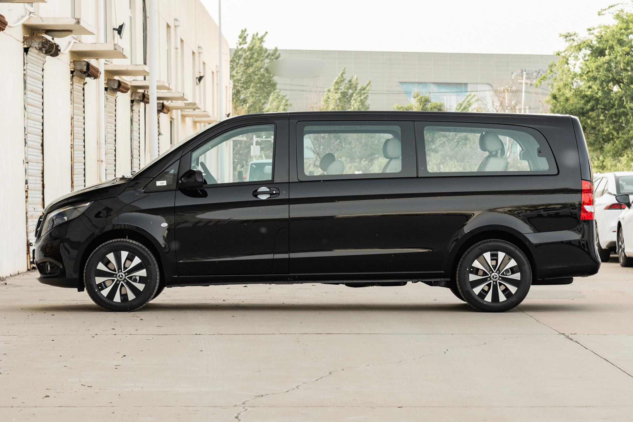 价格更低尺寸更大的奔驰威霆,轴长2.75米以上纯电动汽车