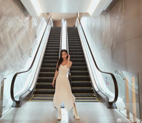 女主播被粉丝骗了哭了,王思聪花4000万请熊猫主播