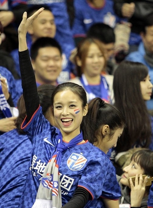 足球运动员喜欢的女孩,喜欢足球的女孩