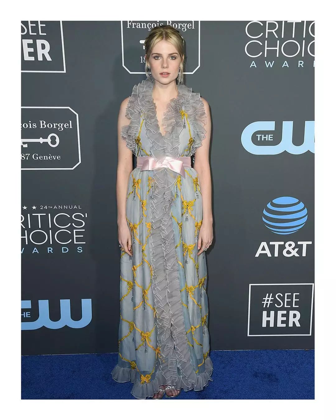 减龄蝴蝶结搭配,蝴蝶结怎么穿才好看慢动作