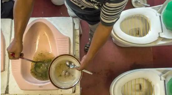 套套餐具、半裸服务……餐厅的“软色情”你能接受吗？