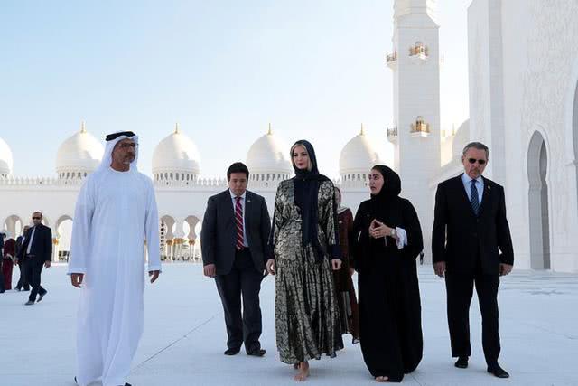 美国伊万卡访问阿联酋,伊万卡戴头巾