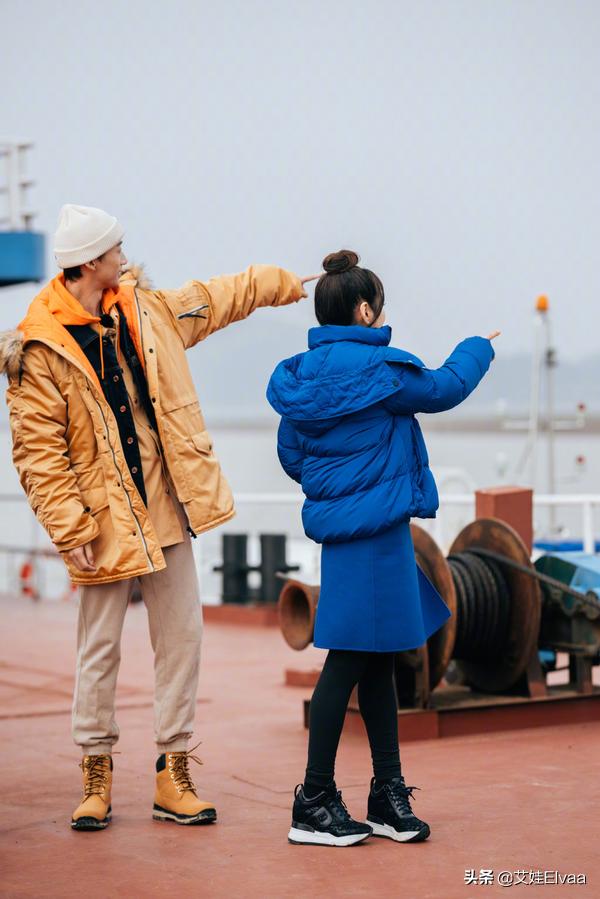 47岁杨钰莹一字肩,杨钰莹露脐装图文