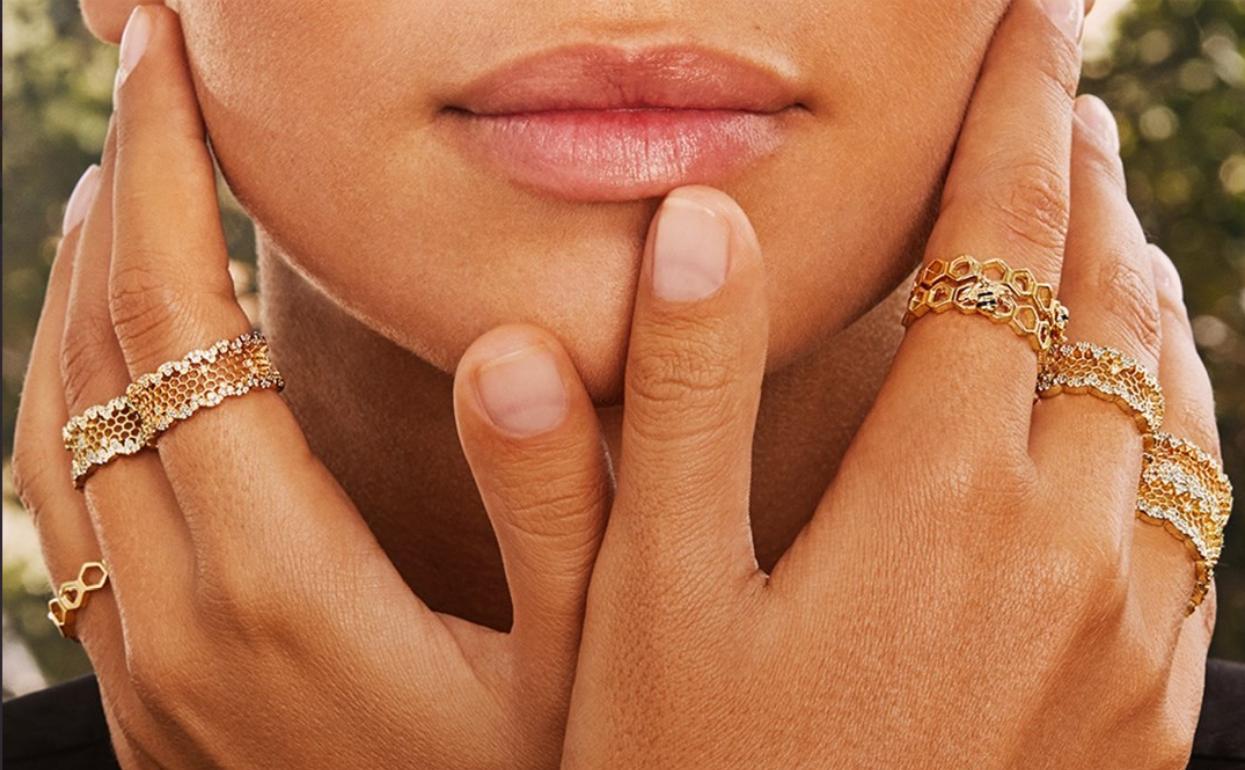 印度女孩的防身利器：表面是戒指，实际却是“阴毒”大杀器