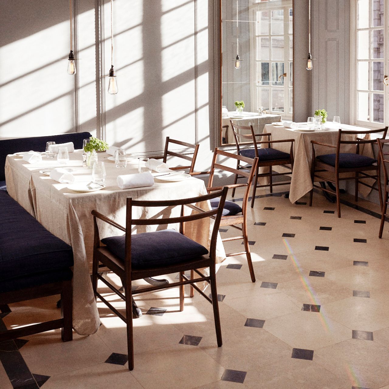 开咖啡馆的小确幸，奢侈品牌也要有