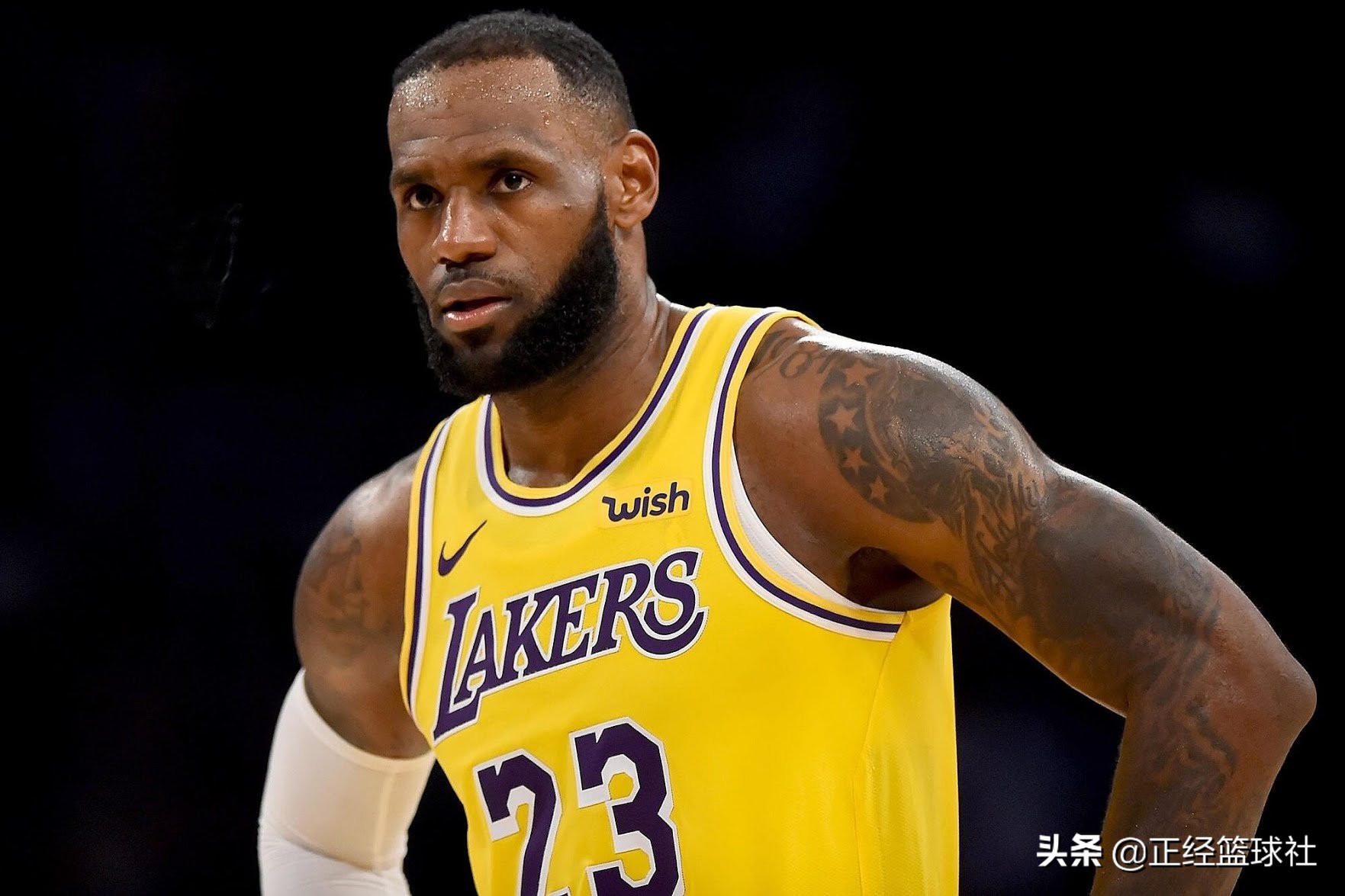 詹姆斯一年的收入是多少 (詹姆斯收入有多少)