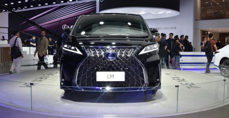 雷克萨斯LM，官方报价116.60万起，有七座四座供大家选择