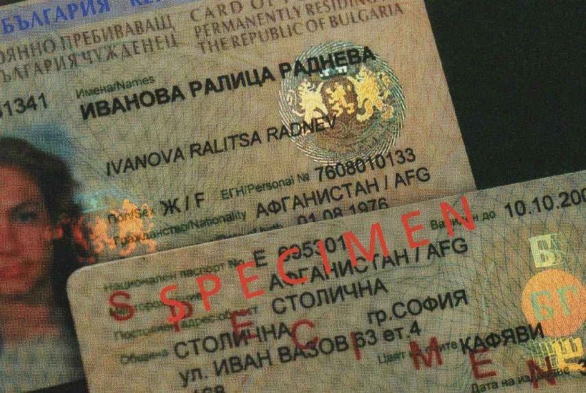 护照上面蓝色防伪照片效果,各国护照上的精美光学全息防伪图