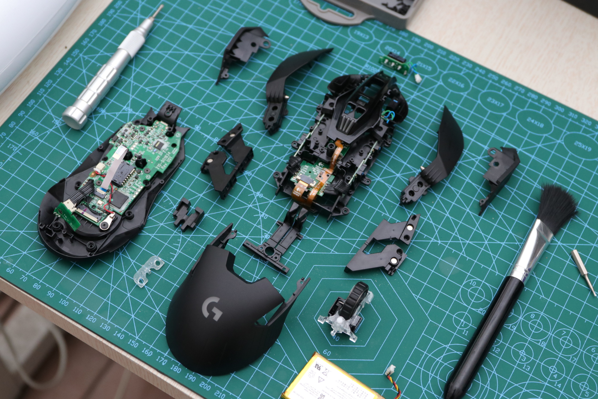 罗技无线游戏鼠标g304和g903,罗技g903鼠标拆卸教程