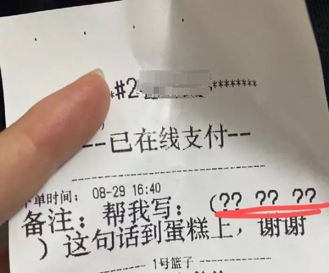 遛狗搞笑图片把主人鞋都追掉,遛狗被猫砸中