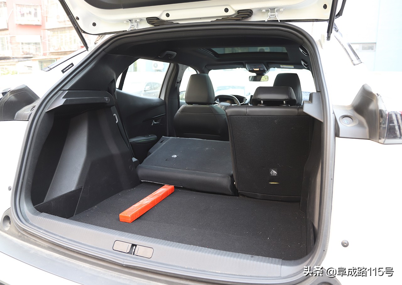 奶帅的面孔，裸眼3D的内容，一身名牌的e2008缺点究竟在哪