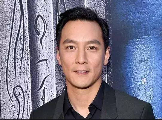 吴彦祖秃顶变苏大强版照片,吴彦祖老态尽显撞脸苏大强