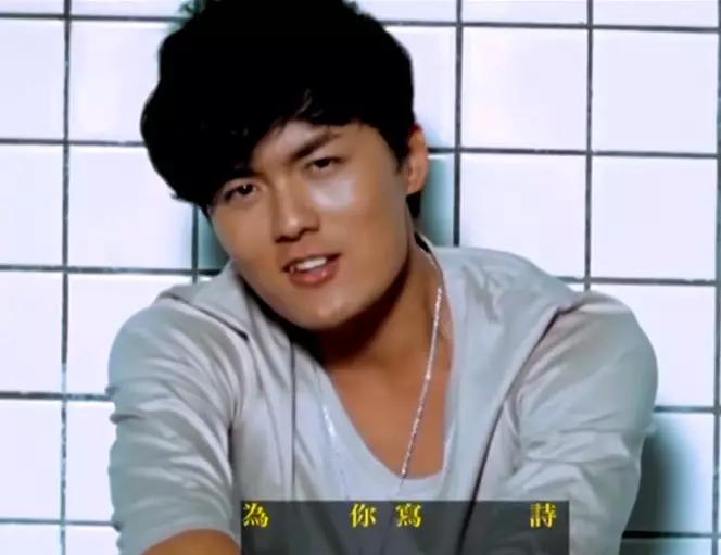 他曾是偶像歌手，拍电影赔光积蓄，回归后依然“不留后路”