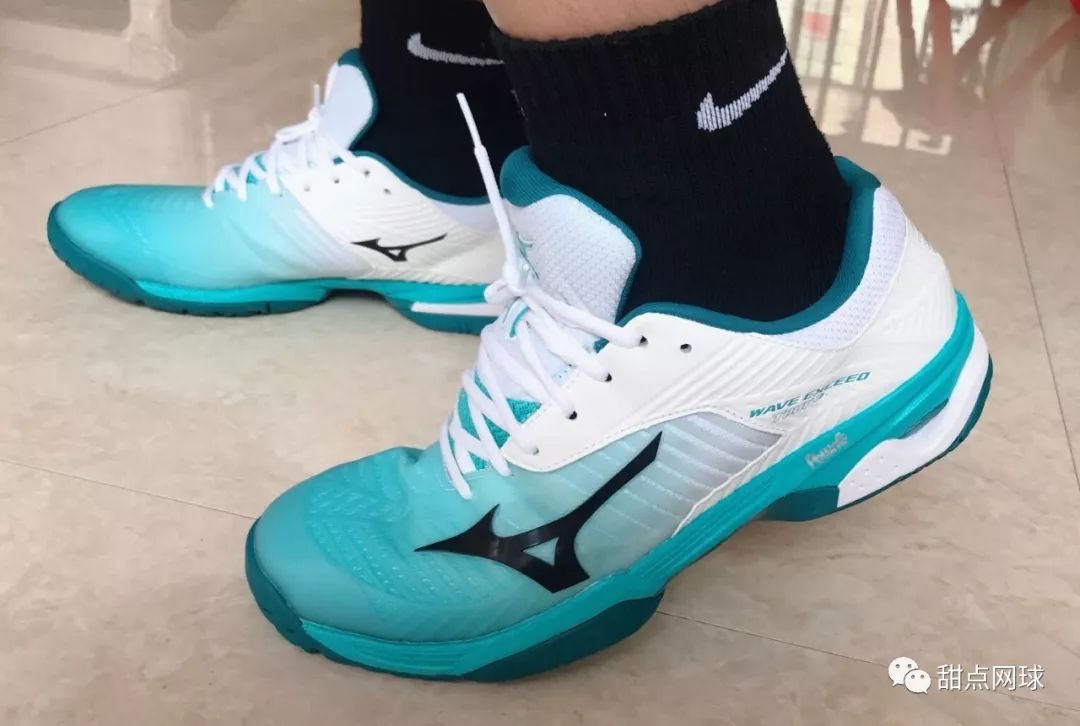 甜点君,美津浓足球鞋wave系列评测