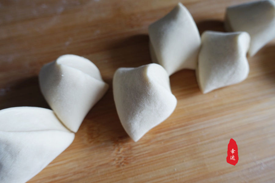 又白又大汁水四溢的包子,又软又好吃的包子