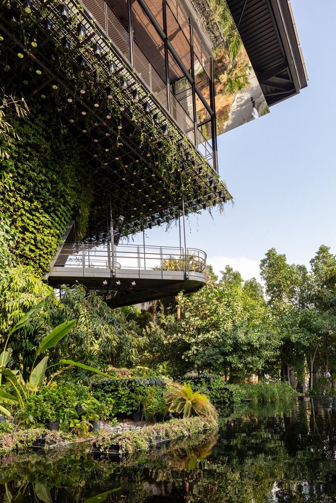 迪拜世博会中国馆正式试运营,迪拜世博会各国展馆建筑抢先看