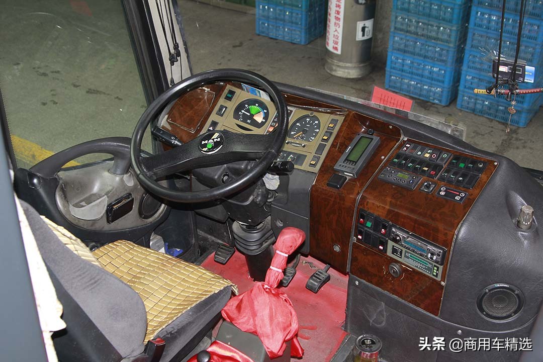 当年售价超150万MAN底盘的天津伊利萨尔新世纪豪华客车