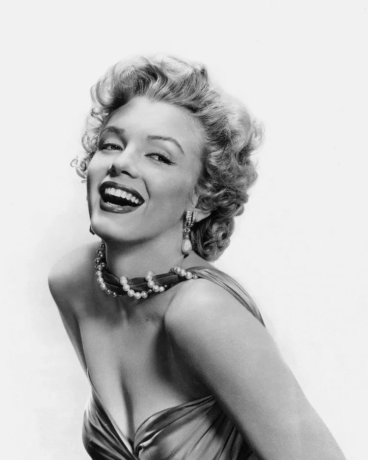 落入凡间的性感天使，36岁香消玉殒