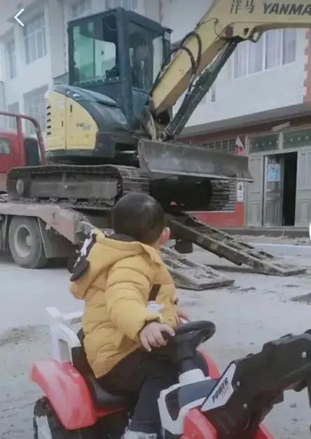 为什么小孩儿都喜欢挖掘机,为什么小孩都爱挖掘机搅拌车