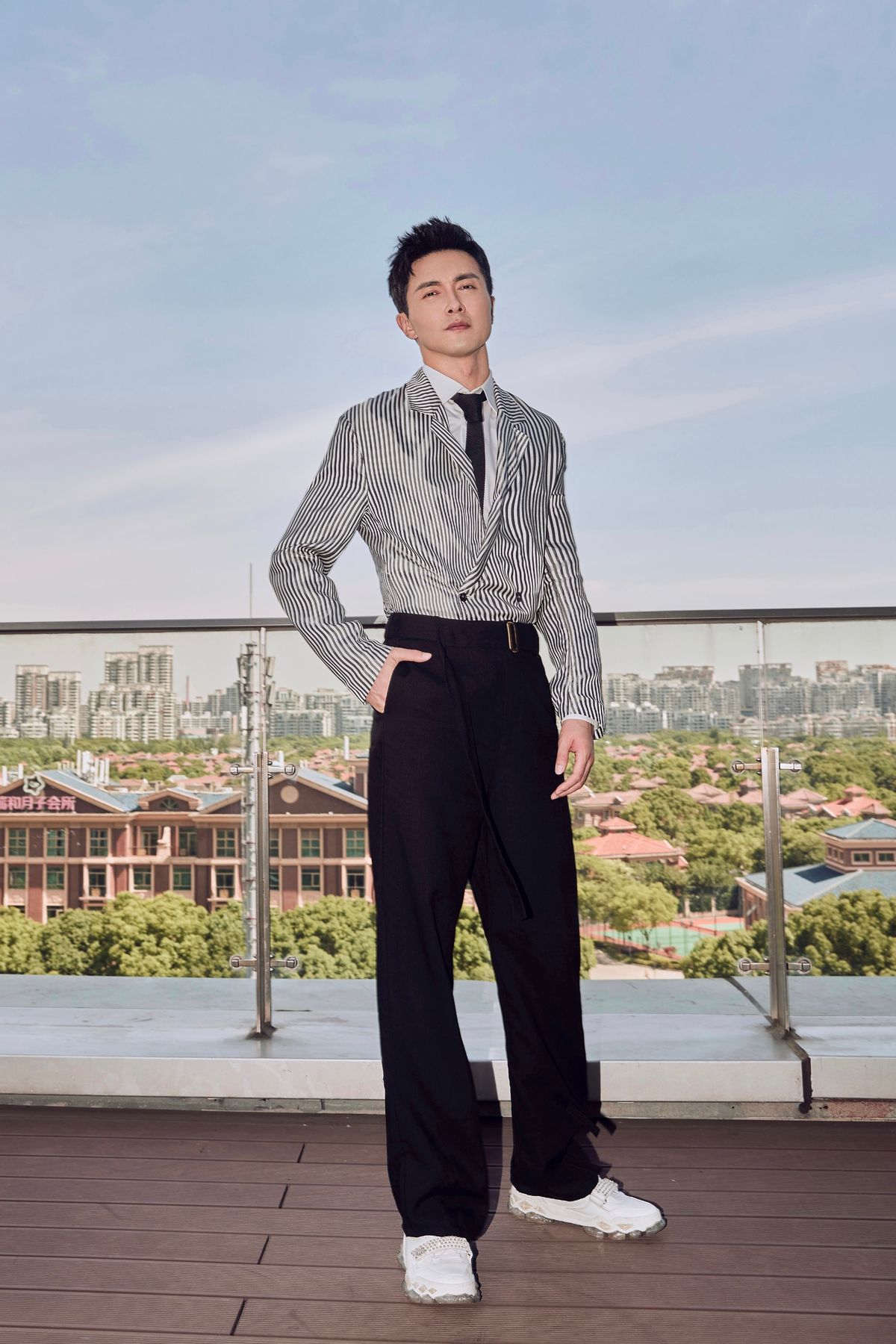 高伟光穿黑皮衣打扮,高伟光穿衣搭配图片