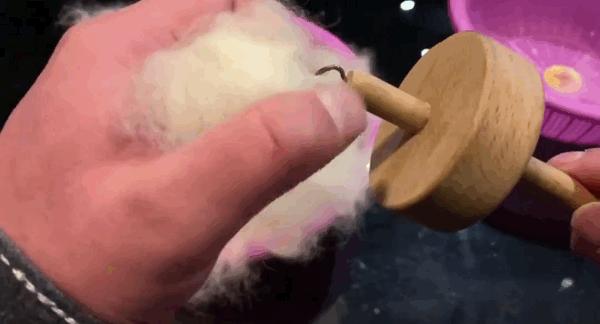 围巾掉毛很严重怎么办,毛绒围巾掉毛的处理方法