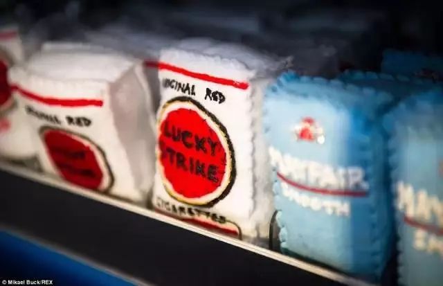 一个95后美女开了一家超市,85后美女开了一家超市