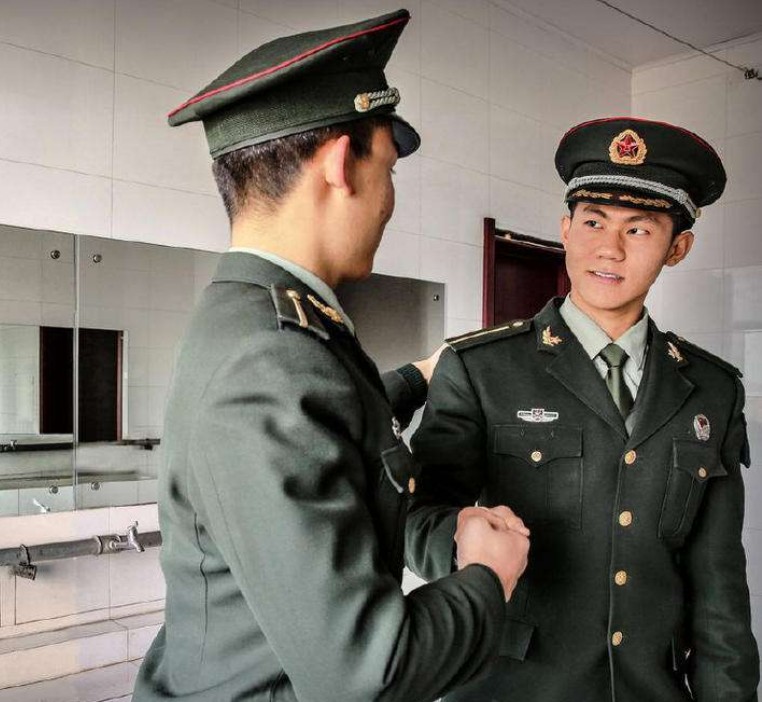 07士兵短袖夏常服是什么肩章,07式陆军和火箭军套式肩章区别