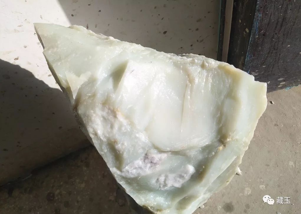 新疆和田玉山料和青海山料哪个好,和田玉山料最好的是什么