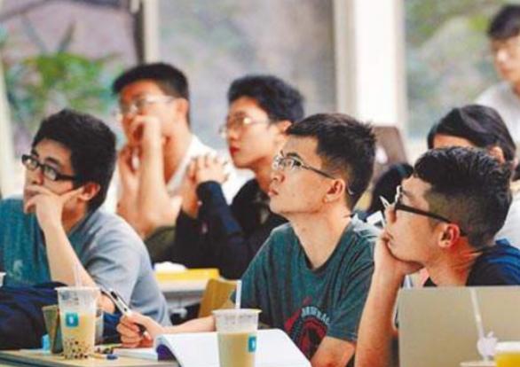 民*本科办**学费颇高，教育相关部门不管理，原因反而是为学生好