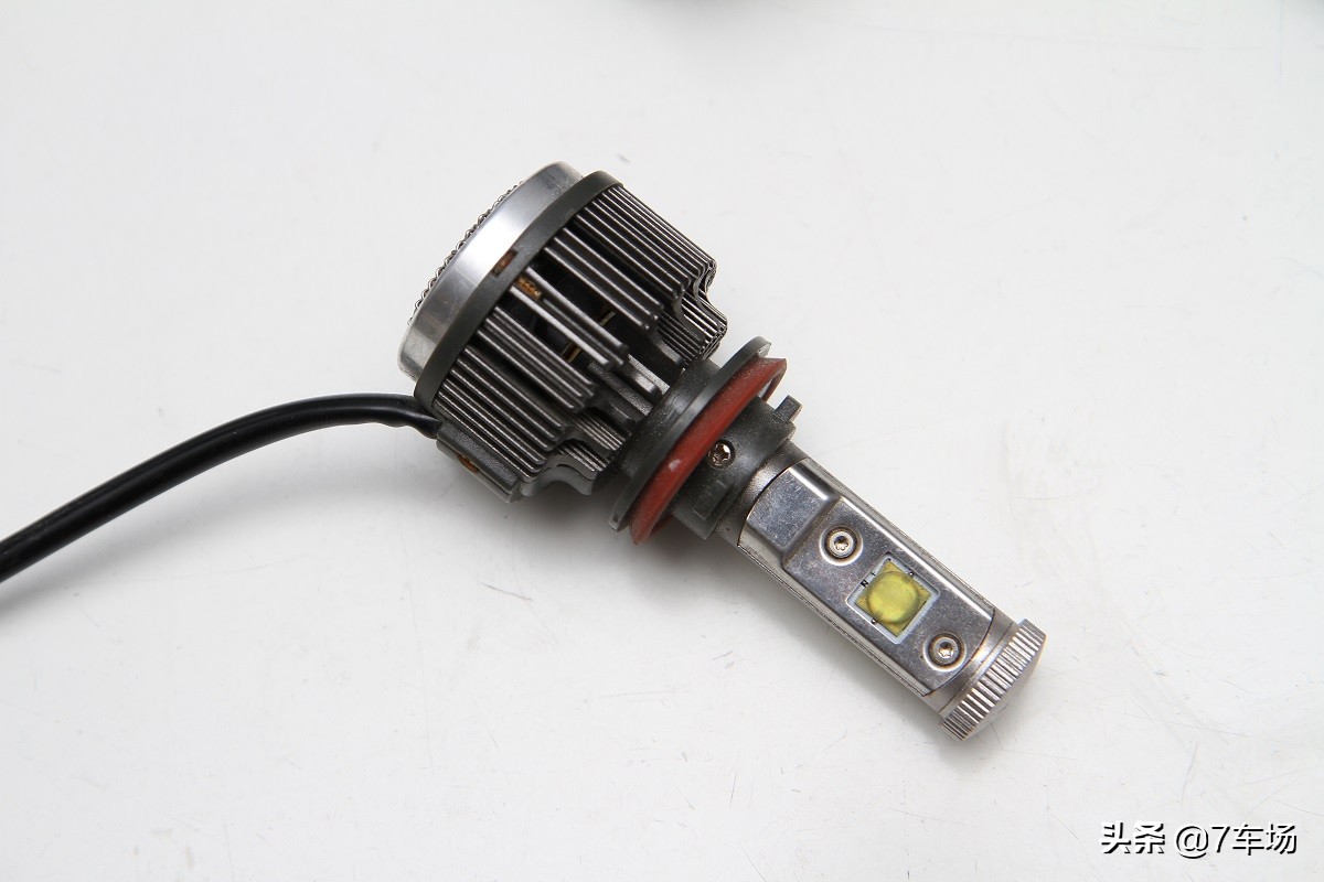 晚上开车车灯刺眼怎么办,车灯卤素灯泡怎么选