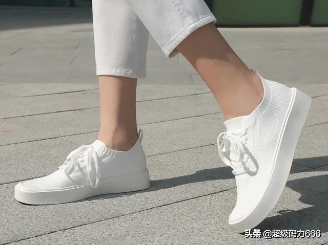 李宁飞织透气轻便跑步鞋,李宁飞织板鞋