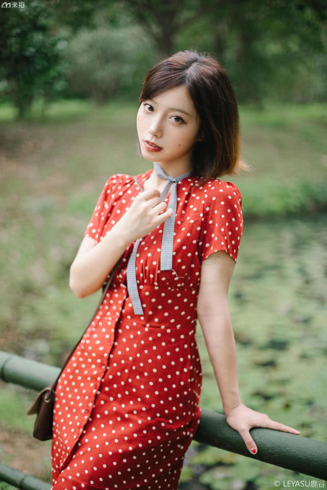 随性慵懒波点裙,少女感十足的波点裙