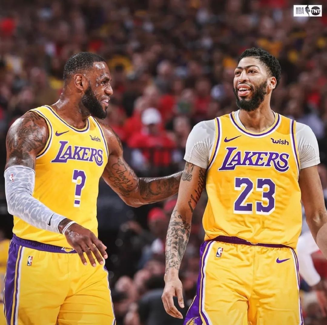 400多万买个皮肤体验卡！因生产问题老詹下赛季还穿23号…