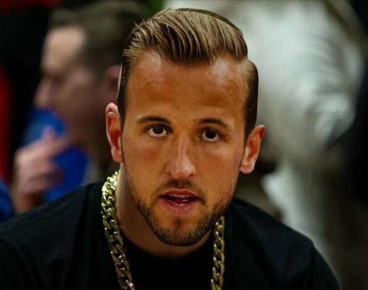 球星发型最多的是什么,曼联时期的c罗发型