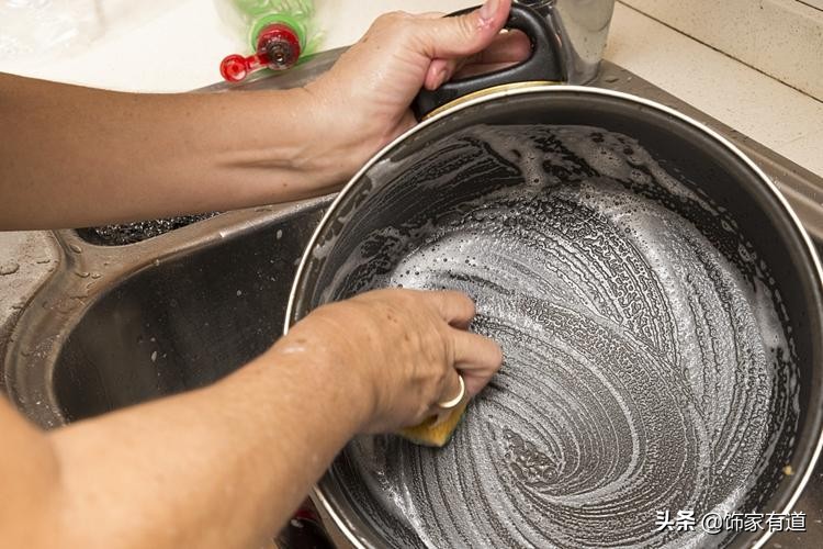 小苏打怎么去除烧焦的不锈钢锅,如何清洗不锈钢锅内烧焦黑垢