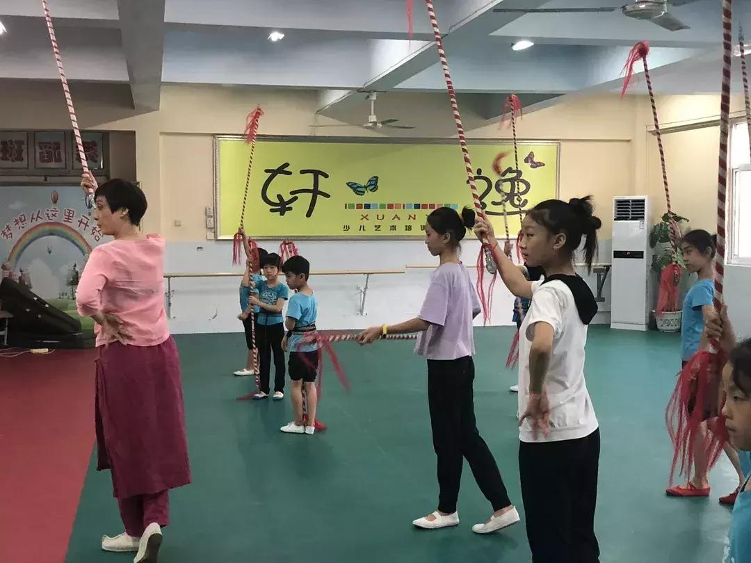 青少年成长冬令营课程,青少年冬令营拓展项目