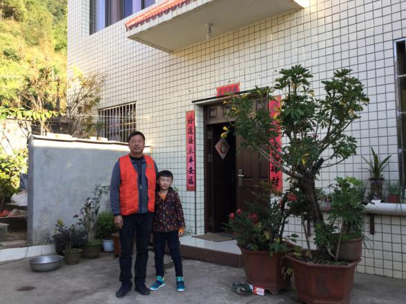 一家四口同厂上班，家门口的复烤厂给四川农民刘德贵带来什么？